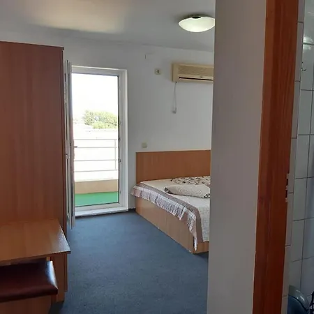 ゲストハウス Ema 3*