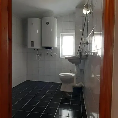 招待所 Ema 艾福雷诺德