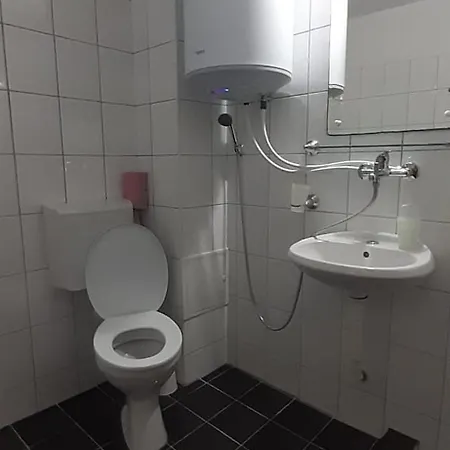 招待所 Ema 艾福雷诺德