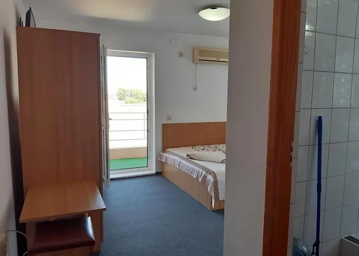 ゲストハウス Ema 3*