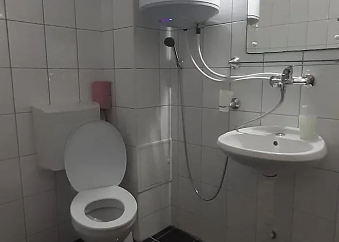 ゲストハウス Ema エフォリエ・ノルド