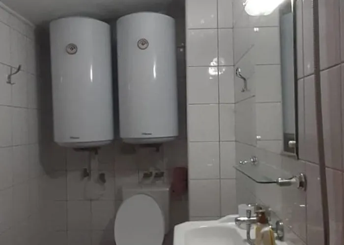 ゲストハウス Ema 3*