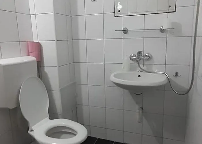 Ema ゲストハウス 3*